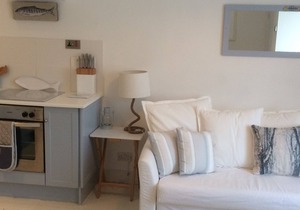 Coastal 1 bedroom cottage with sea views- The Shore