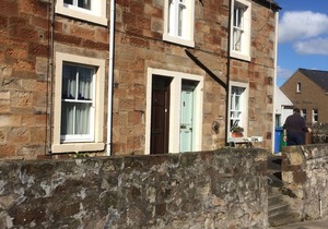 Coastal 1 bedroom cottage with sea views- The Shore