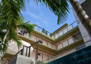 Coastal Paradise Awaits! Pool Onsite, Pet-Friendly, Steps to South Pointe Park Beach!