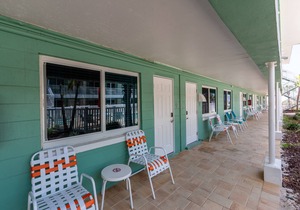 Coastal Retreat: Studio Unit w/Pool, Kitchen & Steps to Beach ➠ Tropic Terrace #9