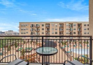 Colorful Yet Cozy Apartment In Uptown Dallas!