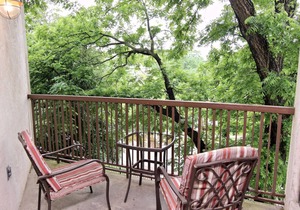 Comal River Retreat | WiFi | Sleeps 8 | Pool