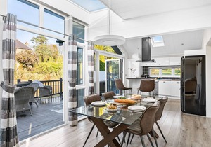 Combe Lodge, Kentisbury Grange - a lodge that sleeps 4 guests in 2 bedrooms