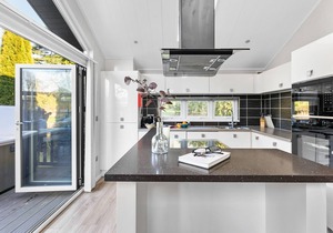 Combe Lodge, Kentisbury Grange - a lodge that sleeps 4 guests in 2 bedrooms