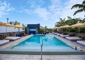 Comfort and Convenience! Outdoor Pool, Pets Allowed, Near Fisher Island Beach!