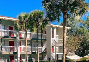 Comfort & Convenience! 2 Pet-friendly Units, Pool, Free Parking, Pet-Friendly!