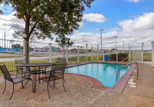 Comfort Inn & Suites Selma near Randolph AFB