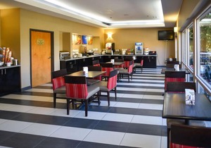 Comfort Suites Inn at Ridgewood Farm