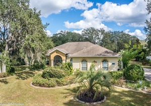 Comfortable Villa with lots of privacy and pool on one acre in Hernando FL