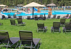 Comfy Home with Shared Pool, Private Hot Tub, Large Backyard, and SHARC Passes