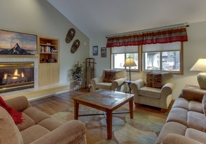 Comfy Home with Shared Pool, Private Hot Tub, Large Backyard, and SHARC Passes