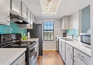 Comfy King Bed w/Balcony View of Downtown Austin