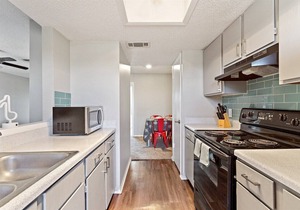 Comfy King Bed w/Balcony View of Downtown Austin
