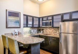 Comfy Suite | Free Breakfast, Free Wi-Fi, Indoor Pool and Hot Tub