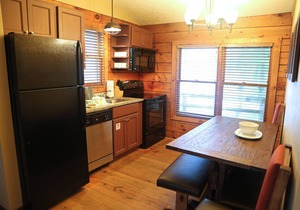 Commodious Shenandoah Crossing, 2 Bedroom Resort Cabin