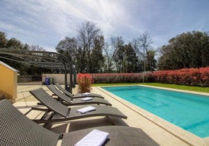 Complex of 2 villas Olivia-Aurora with 2 private pools for up to 20 persons only 200m from the beach