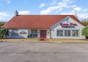 Condo in Legends Golf Course Resort with a great Pub Next Door to the Unit