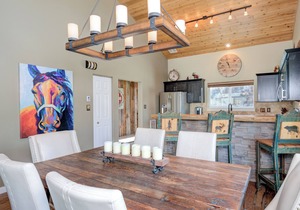 Condo w/private hot tub close to Town Center & Big Sky Resort - The Hallmark Chalet