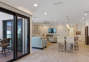 Condo with great seaside location near beaches and shared pool