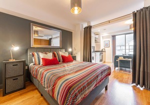 Contemporary 1 Bedroom Apartment - Mailbox