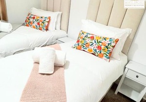 Contractors 2 Bed Apartment in Stevenage near M&S By White Orchid Property Relocation Leisure & Business