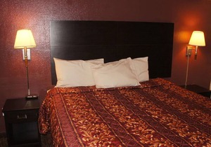 Coratel Inn & Suites By Jasper Waite Park - 1 Queen Bed Accessible Non-Smoking