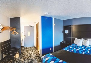 Coratel Inn & Suites Blaine - Standard 1 Queen Bed Non-Smoking