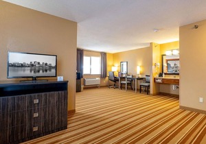 Coratel Inn & Suites Blaine - Family Suite with Jacuzzi Oversized Non-Smoking