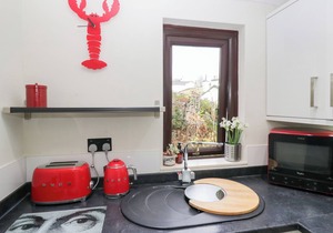 CORNER COTTAGE, romantic, with open fire in Troutbeck