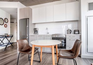 Corner Kendall Sq 1BR w/Office Nook, Gym near MIT by Blueground