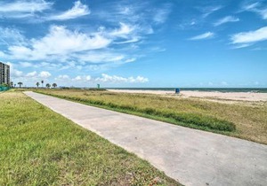 Corpus Christi Condo with Community Amenities!