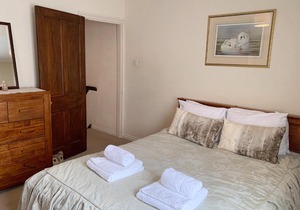 Cosy Central Windsor House Sleeps 4