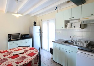 Cottage near the sea with parking and pets allowed