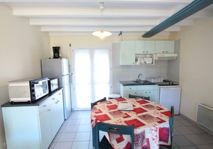 Cottage near the sea with parking and pets allowed