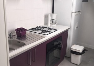 Cottage with 2 bedrooms, private patio, quiet and private parking, heated pool