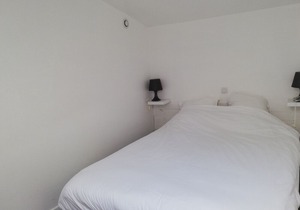 Cottage with 2 bedrooms, private patio, quiet and private parking, heated pool