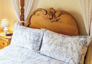 Cottage with two doubles and one single.