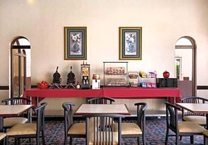 Cottonwood Suites Savannah Hotel & Conference Center