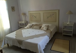 Country cottage with swimming pool, for 8 people, fully equipped