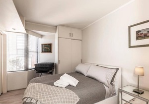 Couple's Gateway in Sunny Elizabeth Bay