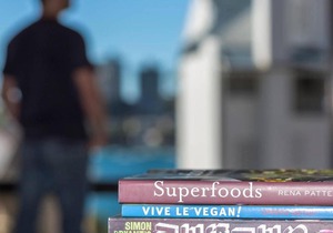 Couple's Gateway in Sunny Elizabeth Bay