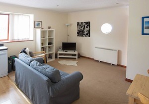 Couples and their four-legged friends will enjoy this lovely single-storey property which is ideally