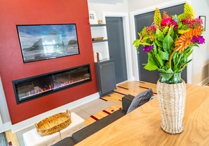 Courtside Cottage~10-minute walk from OSF~Pet Friendly