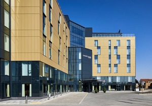 Courtyard by Marriott London Heathrow Airport