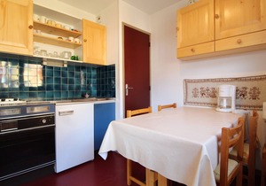 Cozy 1-BR Apt in Val Cenis Lanslebourg, 300m from Slopes, Sleeps 4/5, Balcony & Garage