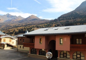Cozy 1-BR Apt in Val Cenis Lanslebourg, 300m from Slopes, Sleeps 4/5, Balcony & Garage