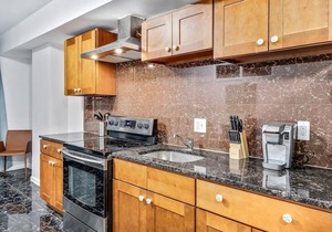 Cozy 1BD steps away from Convention Center