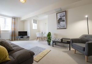 Cozy 2-Bed Apartment in Central Ashford