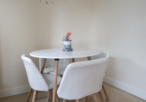 Cozy 2-Bed Apartment in Central Ashford