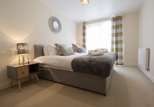 Cozy 2-Bed Apartment in Central Ashford